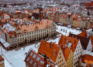 Czym różni się starówka od rynku?