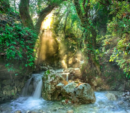 Co można robić z dziewczyną w deszczowe dni?