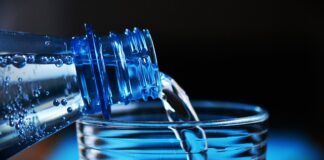 Jak wyczyścić plastikowy klosz lampy? Jak wyczyścić plastikowy klosz lampy?