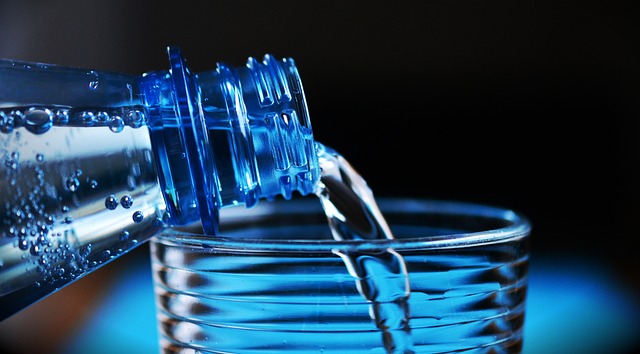Jak wyczyścić plastikowy klosz lampy? Jak wyczyścić plastikowy klosz lampy?