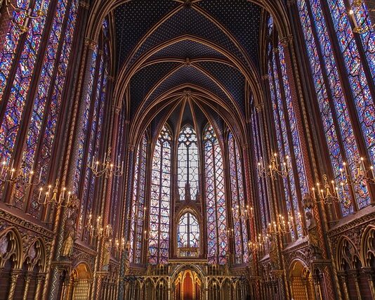 Jakie są teraz modne żyrandole do salonu?