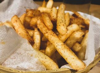 Frytownica beztłuszczowa i blendery kuchenne – jak łatwo odmienić codzienne gotowanie? frytki